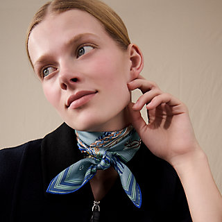 Carré 70 Tout en Tresse - Violet | Hermès Canada